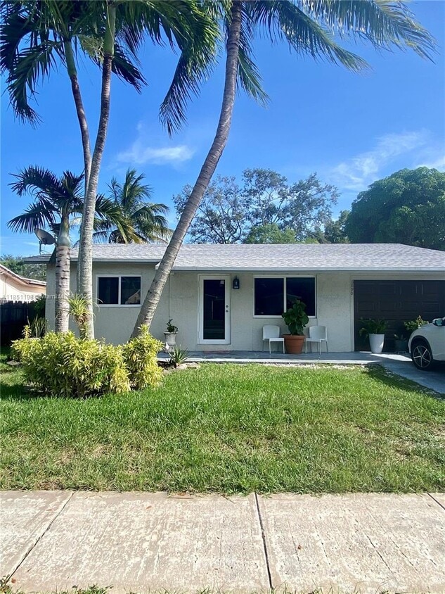 Foto principal - 6890 Liberty St