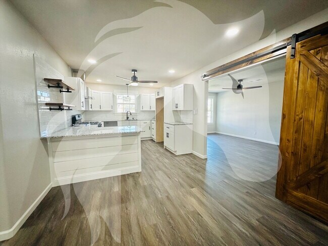 Foto del edificio - "Charming 3-Bed, 2-Bath Home in Shattuck - Perfect for Comfortable Living!"