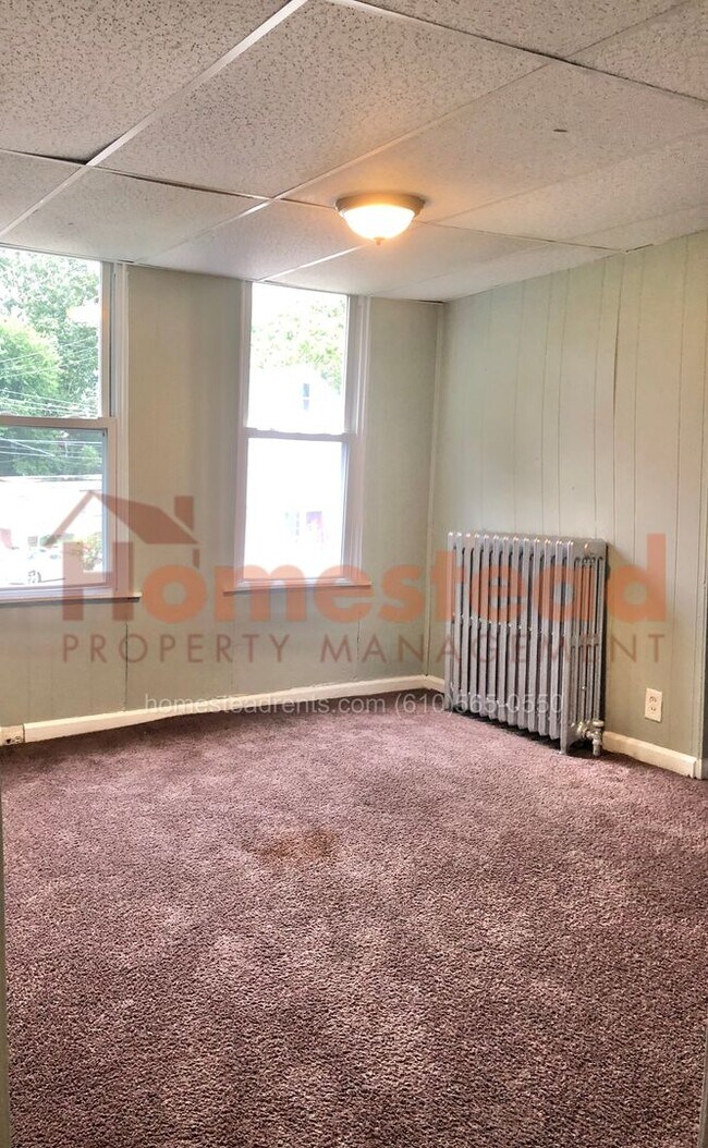 Foto del edificio - 942 Maple Terrace