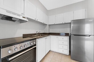 Building Photo - 145 York St