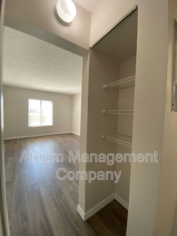 Foto del edificio - 8209-71 Sun Spring Cir