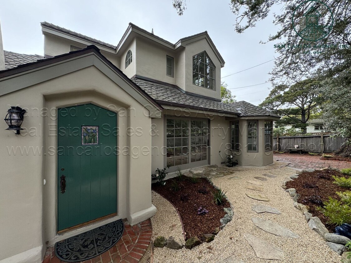 Primary Photo - Immaculate Three Bedroom Home in the Heart...