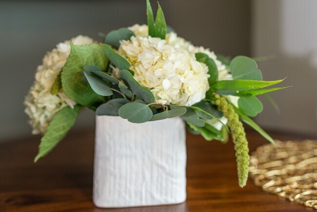 Foto del edificio - Now Open!