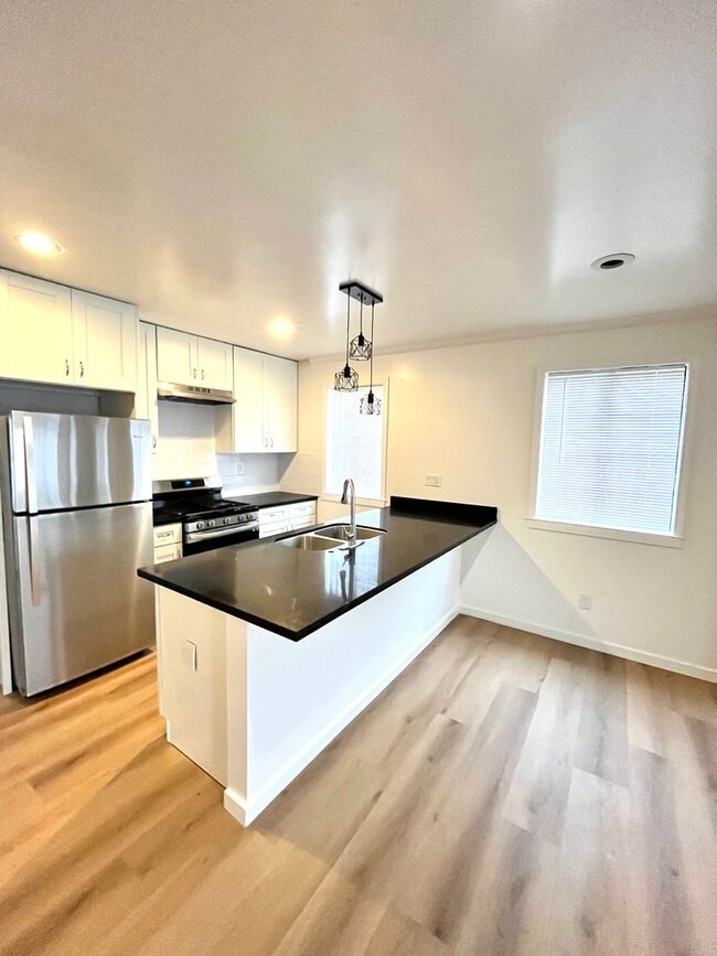 Foto del edificio - Charming 4 Bedroom Home Located in Lomita Park Neighborhood