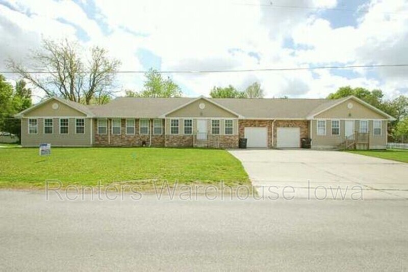 Primary Photo - 300 W North St