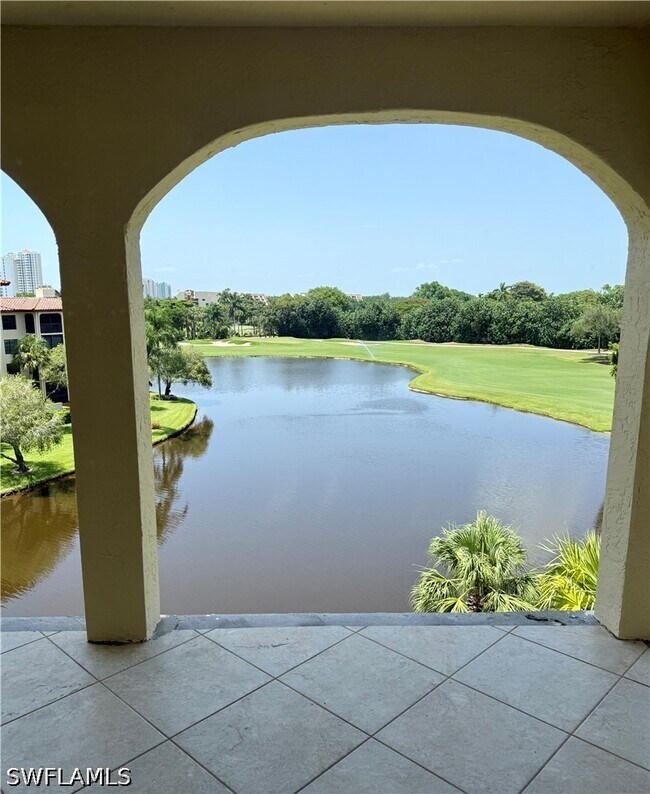 Foto del edificio - 6020 Pelican Bay Blvd