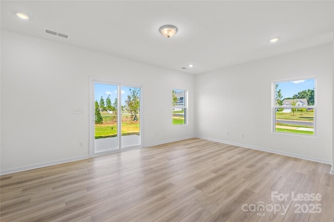 Building Photo - 744 Lock Haven Dr NW
