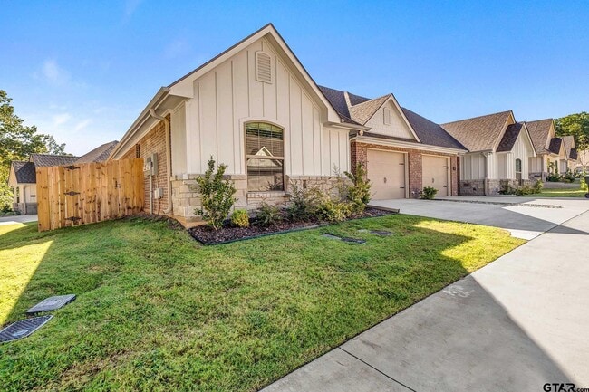Building Photo - 5905 Eagles Nest Blvd