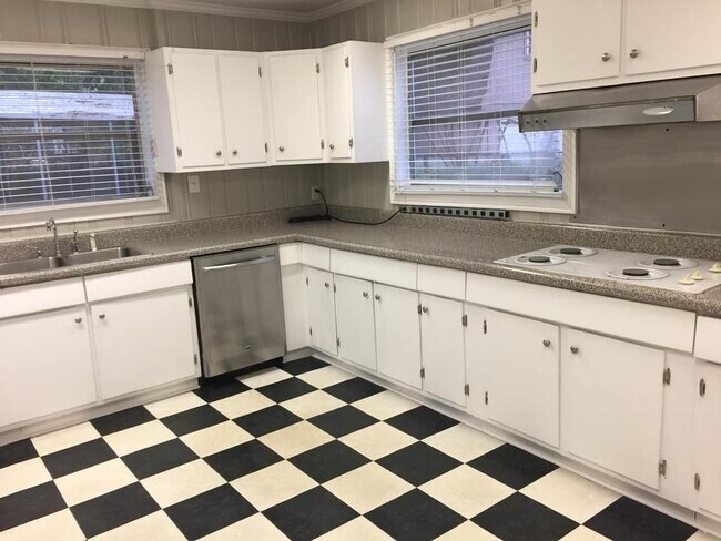Foto del edificio - 731 Berkeley Ave NW