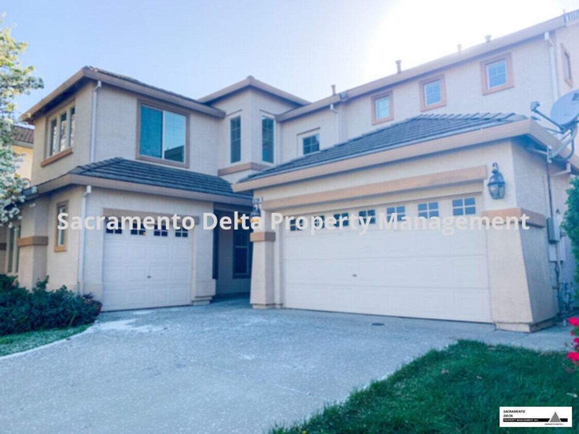 Foto principal - Beautiful and Spacious 5 bed/ 3 bath home ...