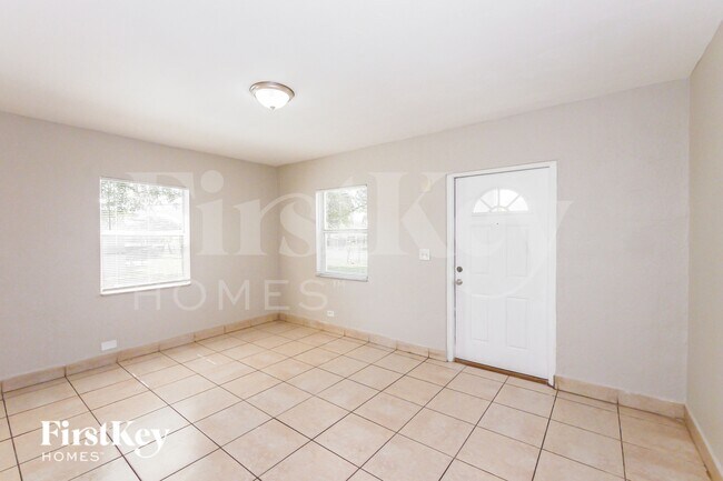 Foto del edificio - 2440 NW 162nd St