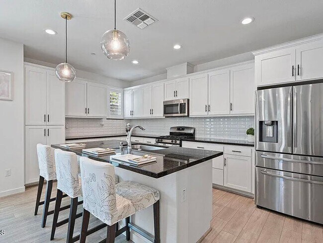 Foto del edificio - COMING SOON! 3/2.5 in Morgan Hill