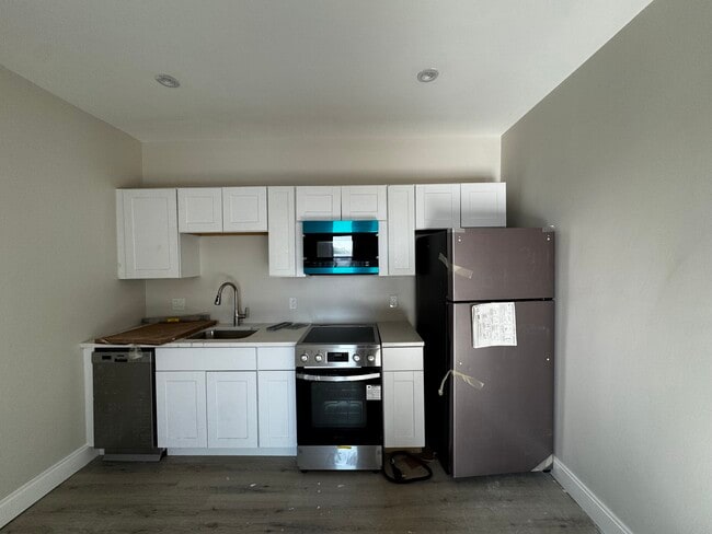 Building Photo - 56 Sachem St