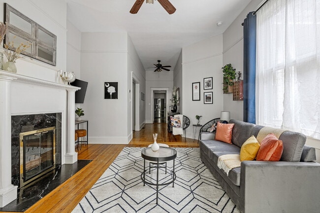 Building Photo - 921 Laurens St