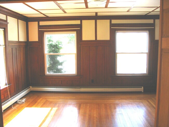 Building Photo - 113 Dean Ave