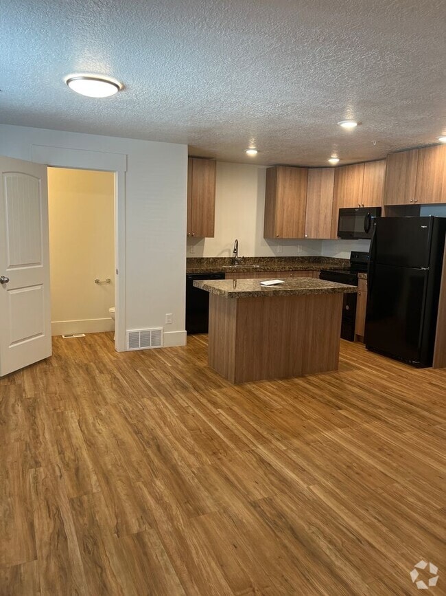 Building Photo - 423 Cheyenne Dr