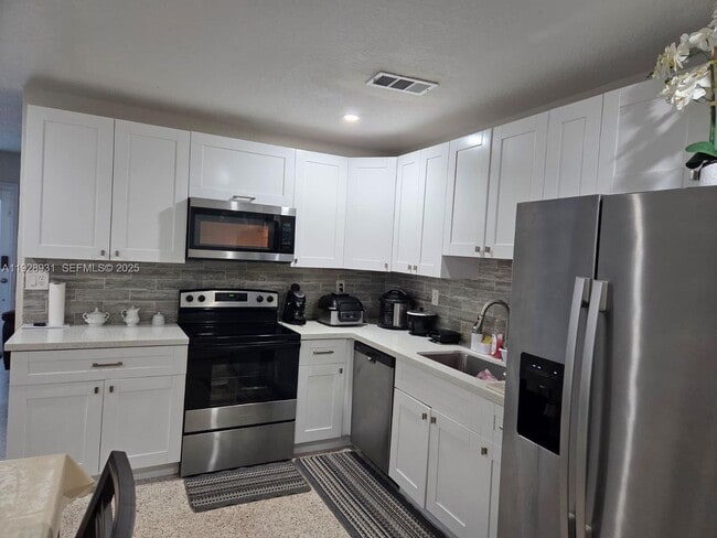 Building Photo - 9228 SW 37th St