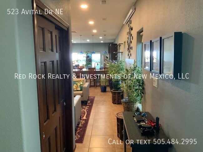 Foto del edificio - 523 Avital Dr NE