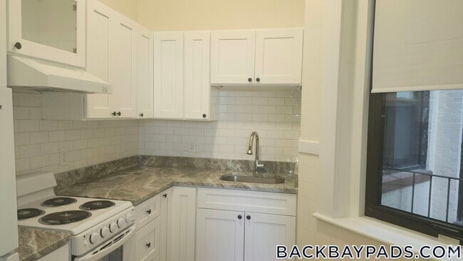 Building Photo - 504 Beacon St