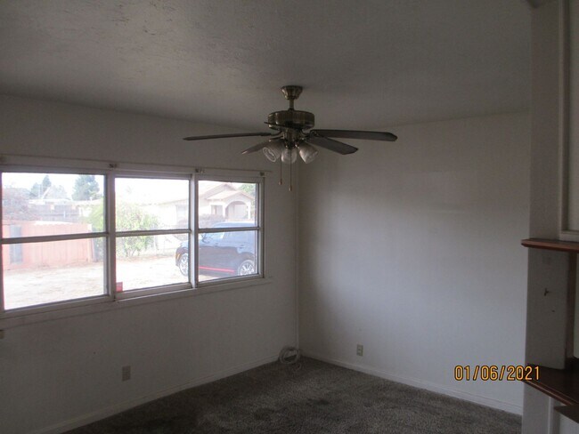 Building Photo - 484 E. Battles #B
