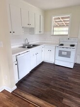 Building Photo - 1207 DeRenne Dr