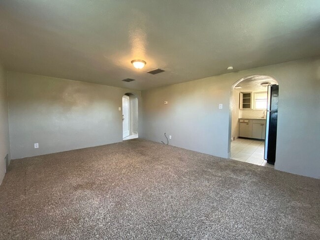 Building Photo - Nice Corner Lot