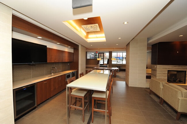 Photo du bâtiment - 222 Riverfront Ave SW