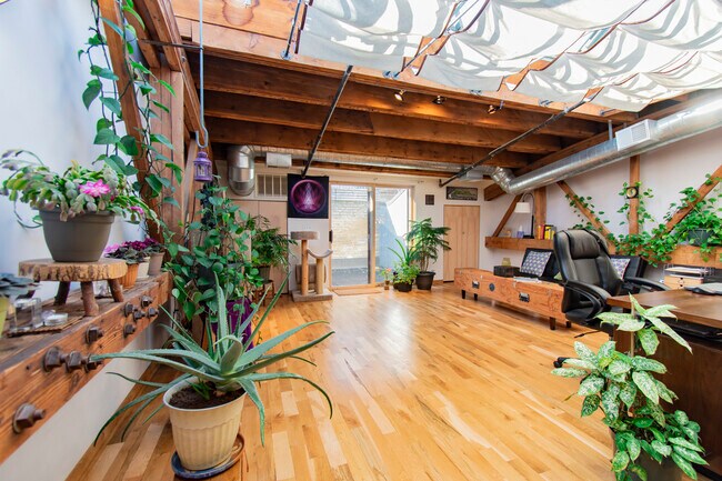 Foto del edificio - 2144 Ashland Ave
