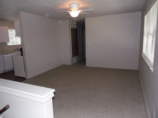 Living room - 315 S Wewoka Ave