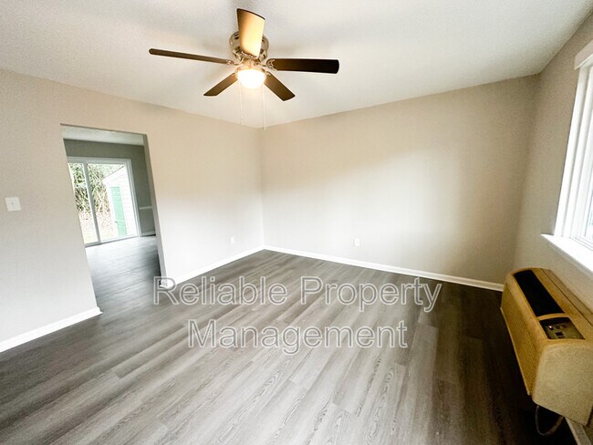 Foto del edificio - 430 S Smith St