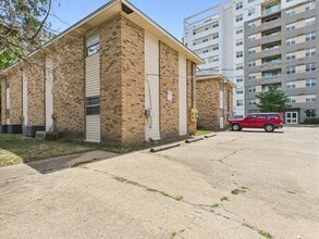 Building Photo - 403 Boyett St