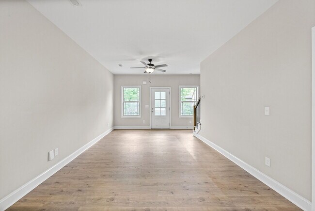 Foto del edificio - 48 Cave Springs Rd