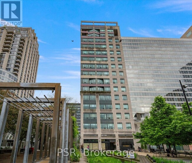 Building Photo - 102-102 Bloor St W