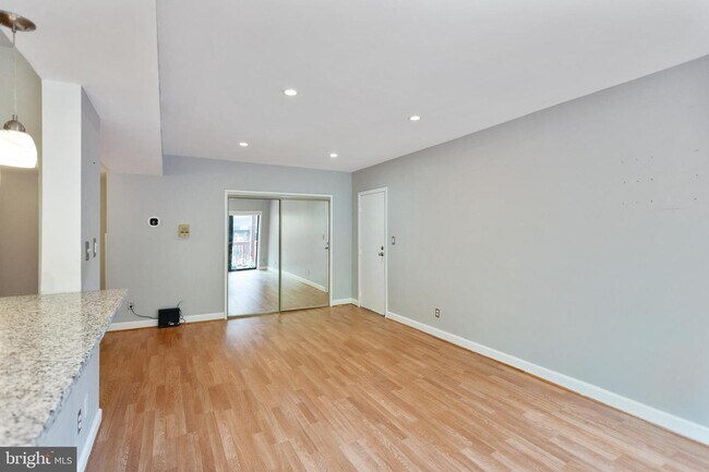 Foto del edificio - 208 Skyhill Rd