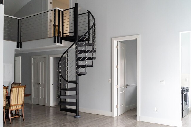 Foto del edificio - Luxury 4 bed + 2.5 bath apartments in East...