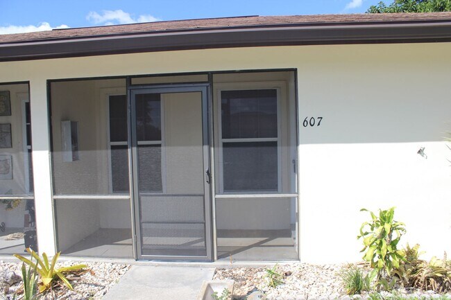 Building Photo - 605/607 SE 13th ter