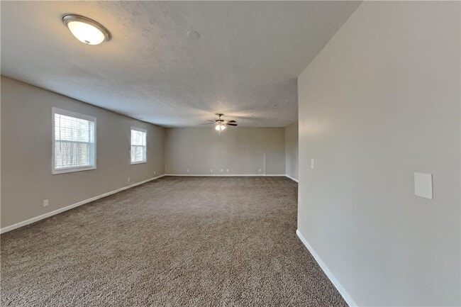 Building Photo - 5493 Riverchase Dr