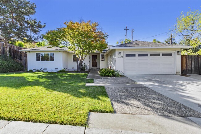 Building Photo - 16570 Shady View Ln