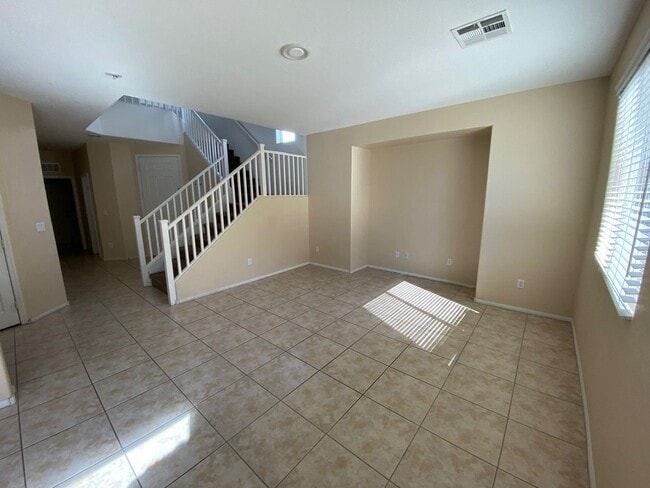 Foto del edificio - Beautiful 3 Bedroom 2 and 1/2 Bathrooms House in Summerlin! Property Wont Last Long!