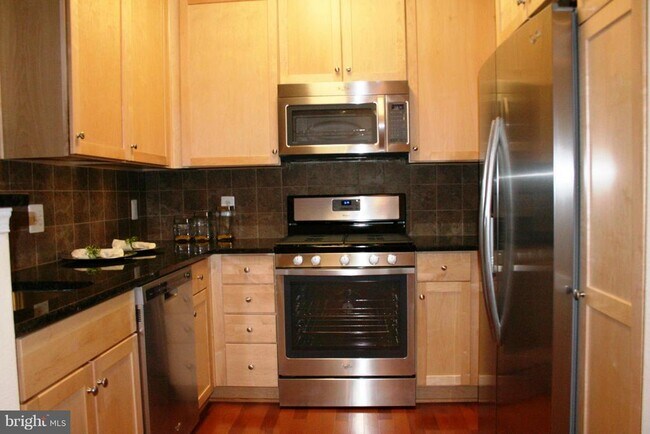 Foto del edificio - 11750 Old Georgetown Rd
