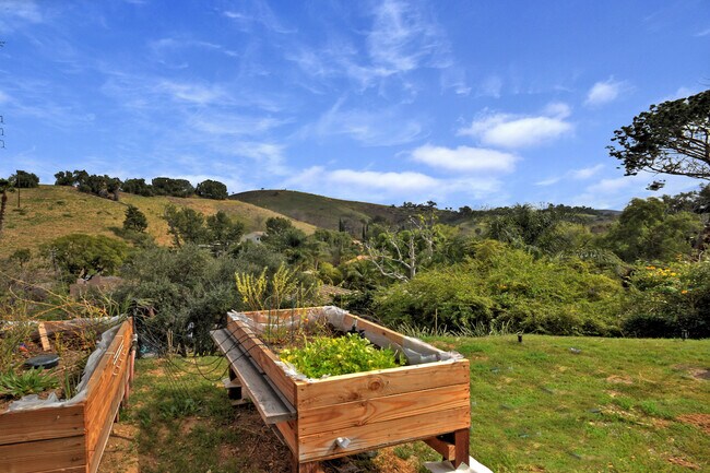 Foto del edificio - 10429 Wheatland Ave