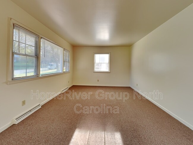 Building Photo - 2107 Carpenter St