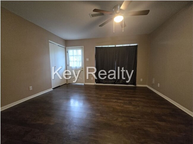 Building Photo - 145 Walker Dr