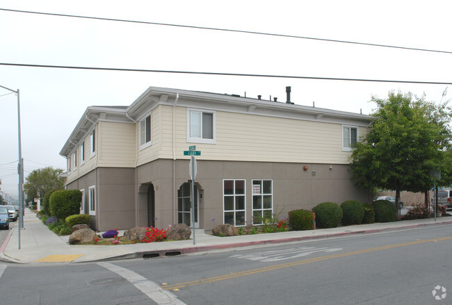 Building Photo - 202 E Lake Ave