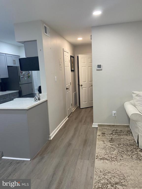 Foto del edificio - 5900 Surrey Hill Pl