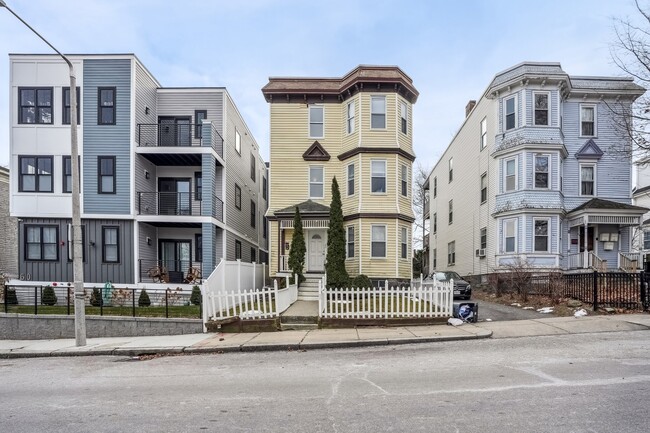 Building Photo - 62 Fuller St