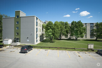 Building Photo - Brookman Manor