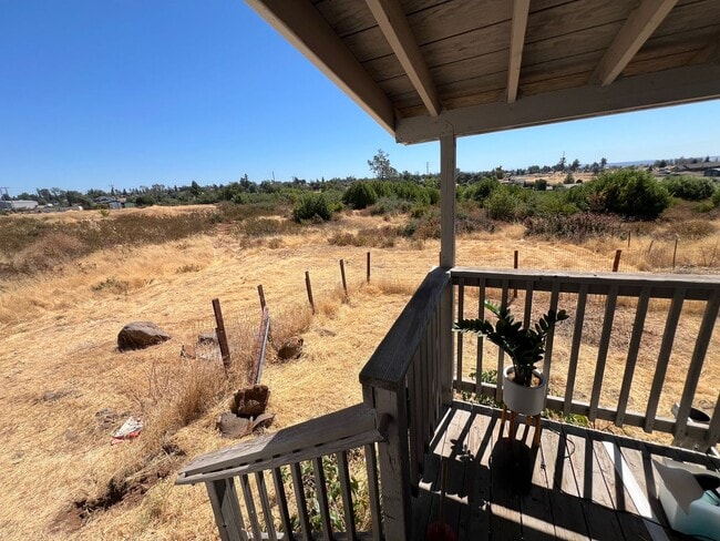 Building Photo - Paradise 2 bedroom 2 bath home on land. Ru...