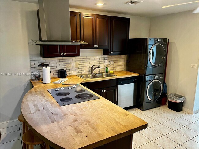 Building Photo - 2678 NW 65th Ave