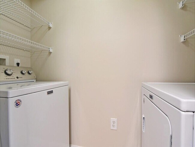 Foto del edificio - 3675 NW Mediterranean Ln
